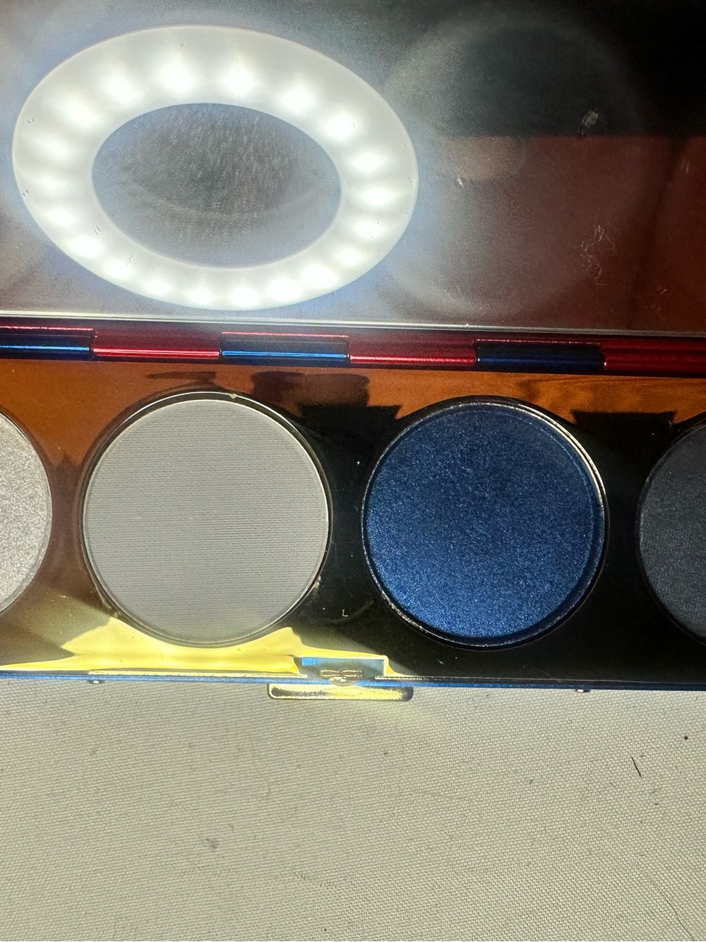 NWT MAC x Wonder Woman Red Eyeshadow Palette - Picture 3 of 5